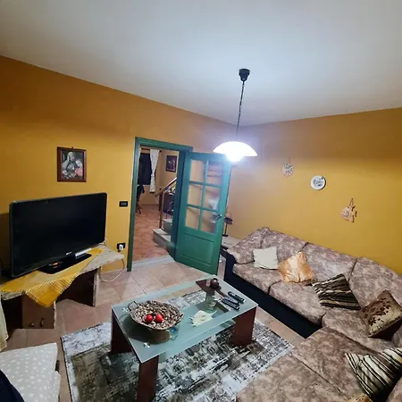23 Qerret Villa Golem (Tirana)