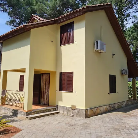 23 Qerret * Golem (Tirana)